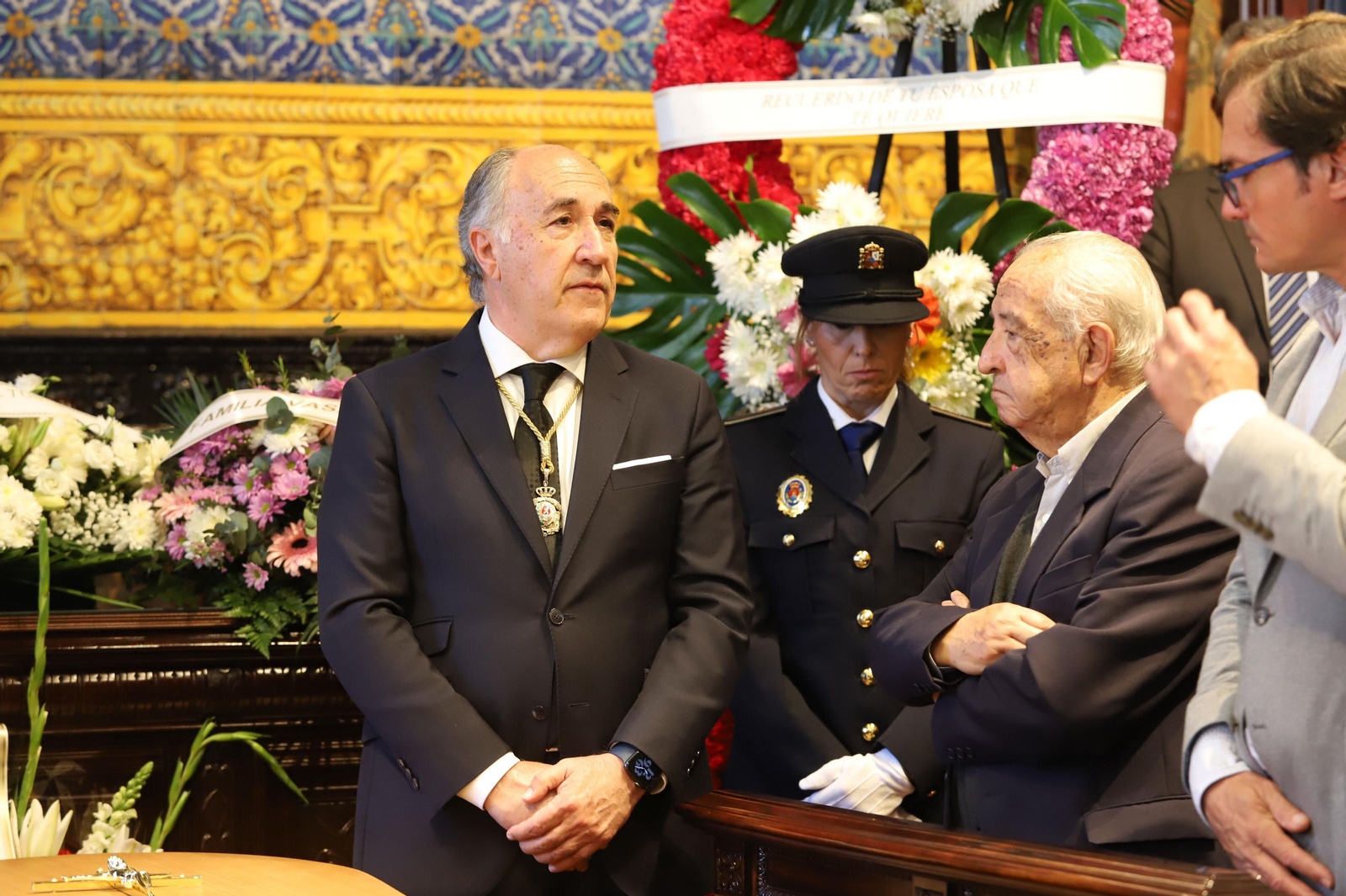 Imágenes de la capilla ardiente de Ernesto Delgado instalado en el Salón de Plenos del Ayuntamiento de Algeciras