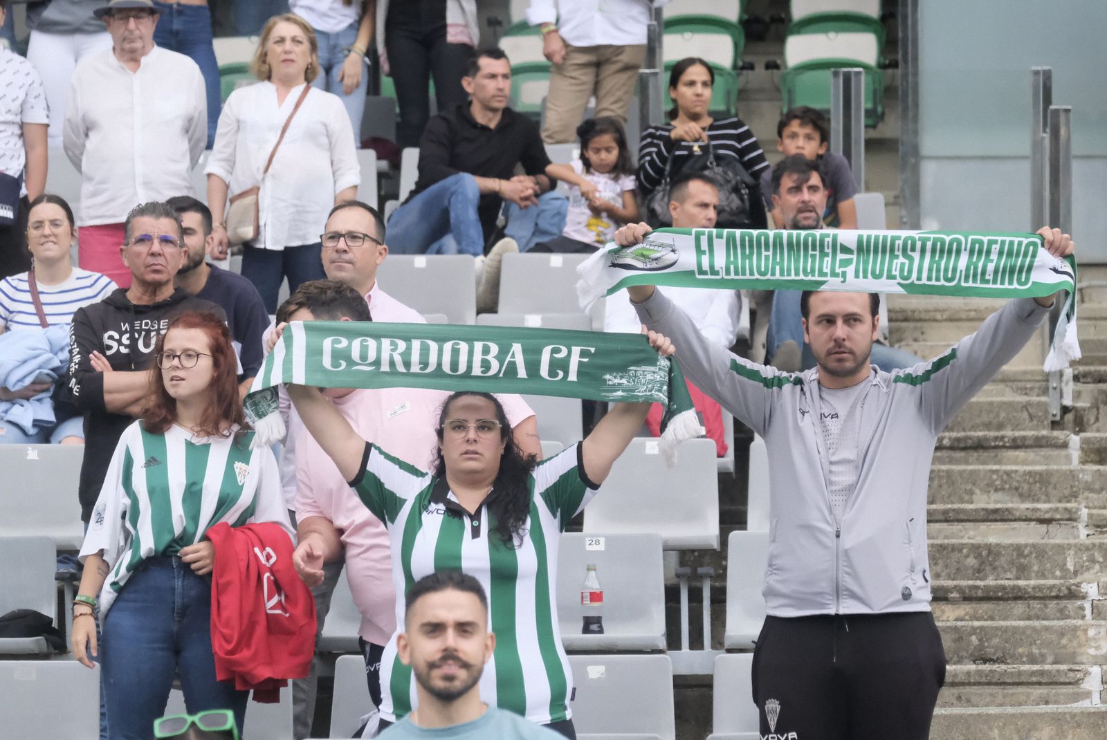 Las mejores fotos del ambiente en El Arcángel en el Córdoba CF - Badajoz