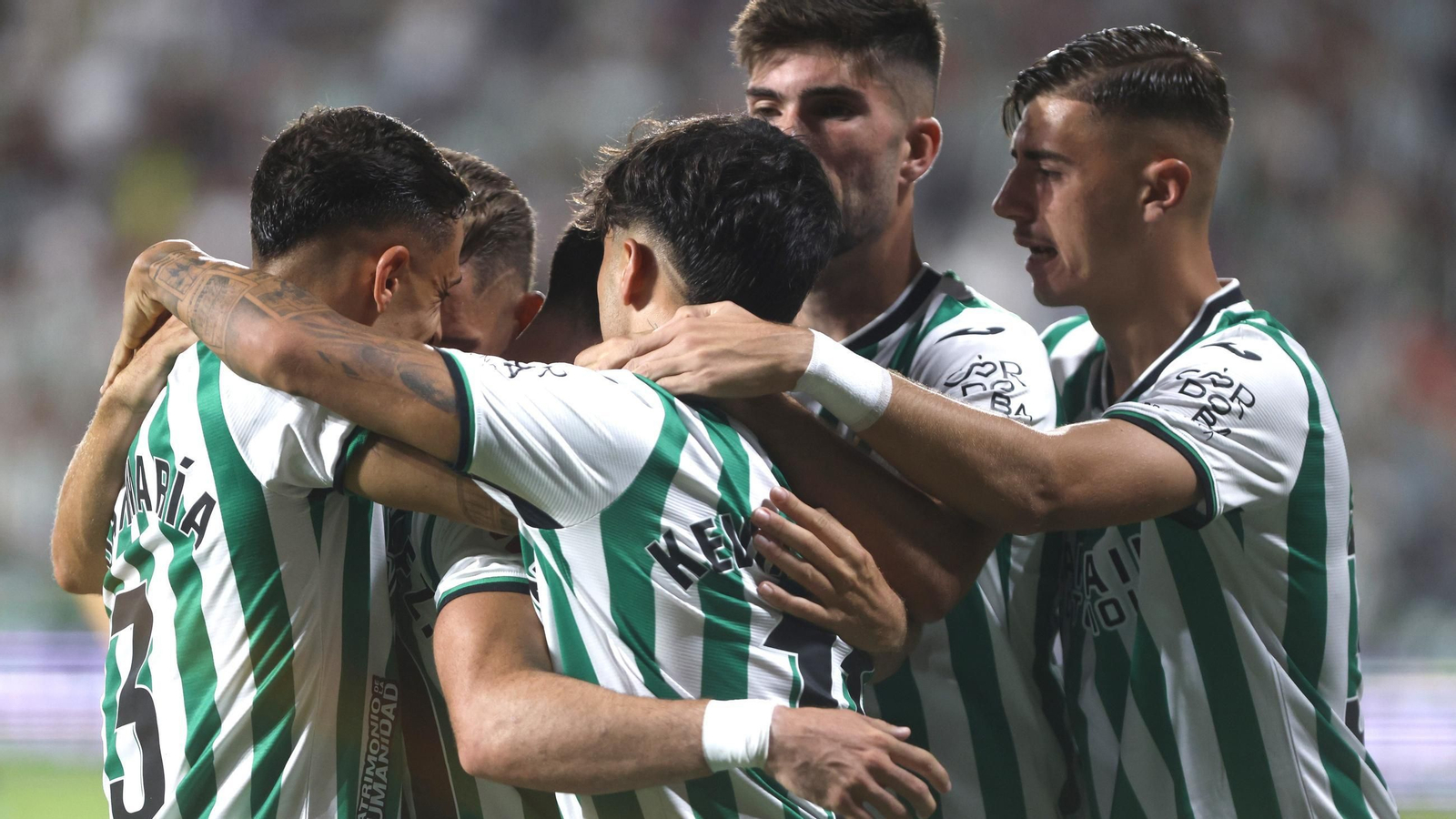 Los jugadores del Córdoba CF celebran un gol en El Arcángel.