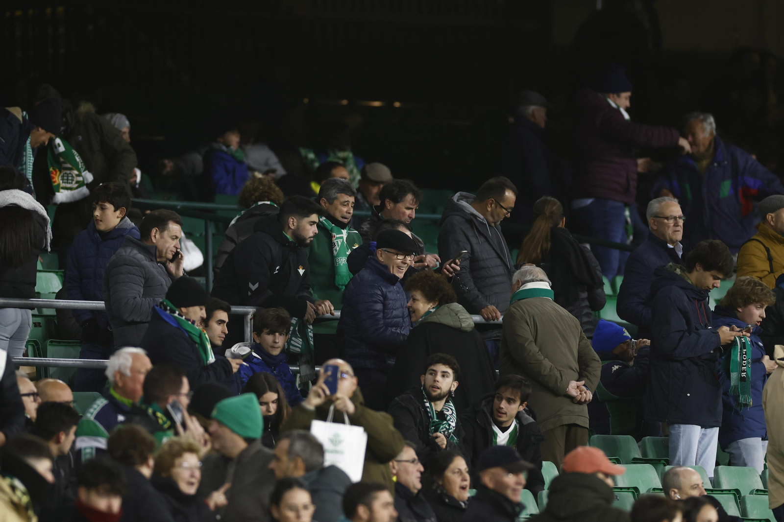 Búscate en las fotos del Betis-Osasuna