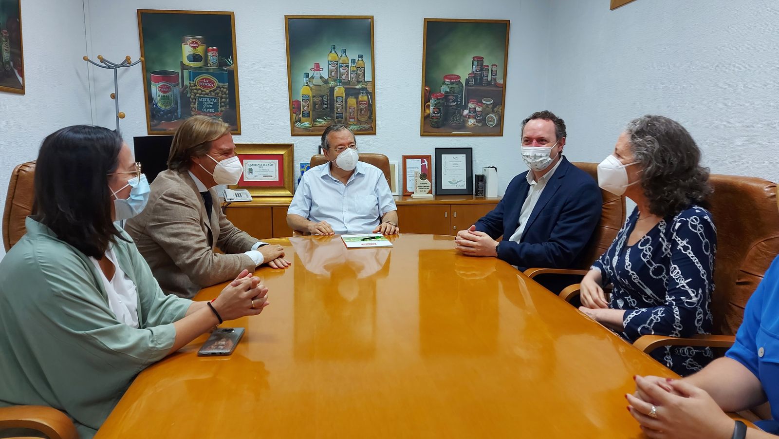 Visita del delegado del Gobierno a la empresa Aceites La Pedriza, en Cabra.