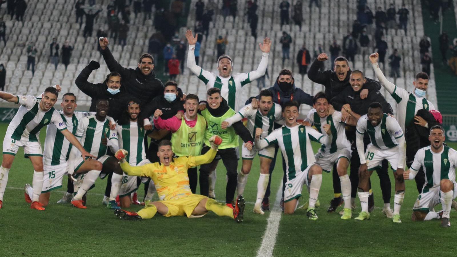 El Córdoba celebra el pase