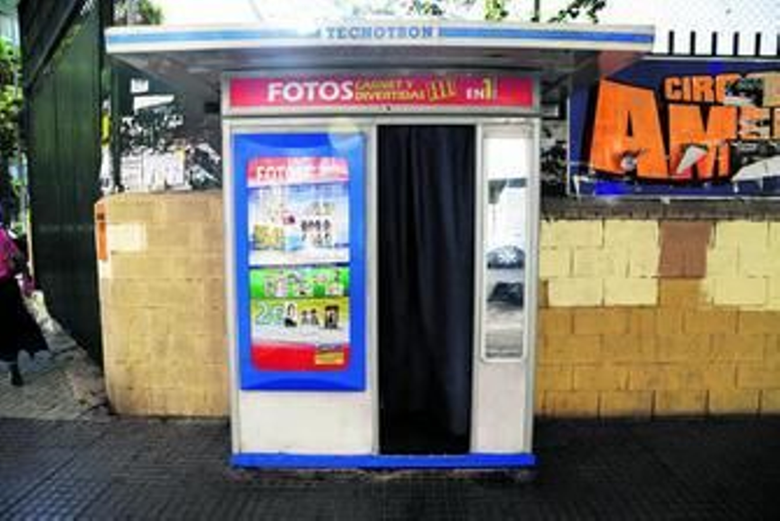 El fotomatón muere en la calle......y resurge en las bodas