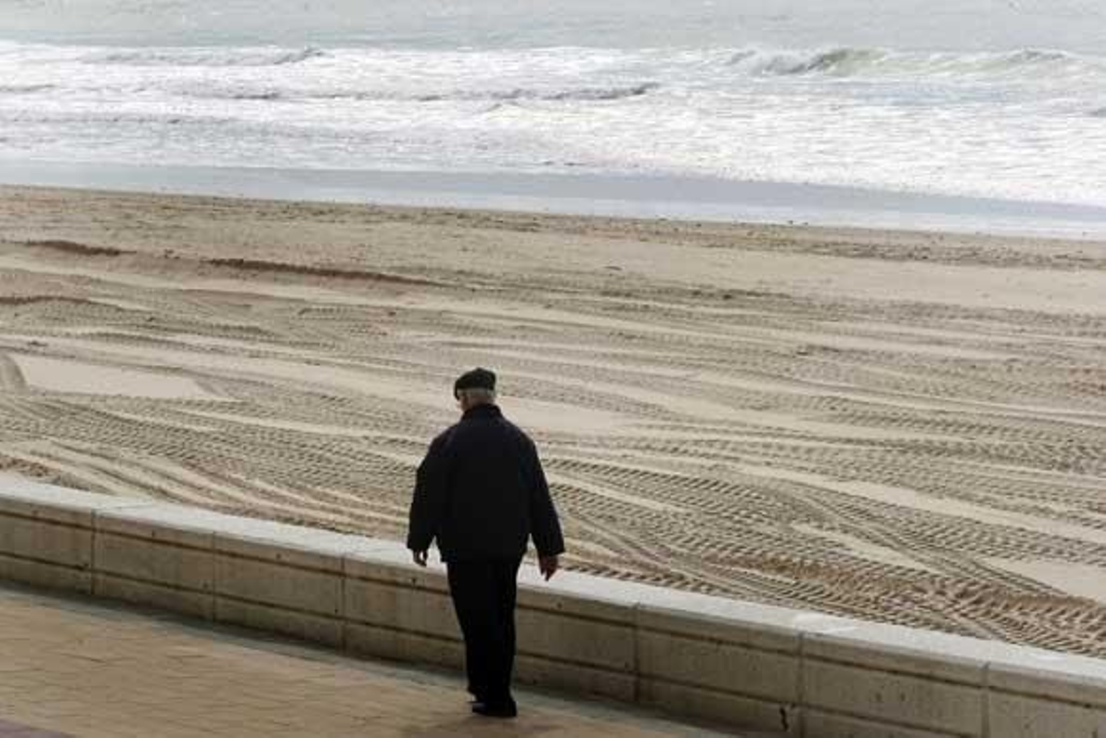 El litoral se deteriora día a día, a la espera de los 3,9 millones de euros de inversión del Ministerio de Medio Ambiente

Foto: Fito Carreto-Paco Periñán-Elias Pimentel