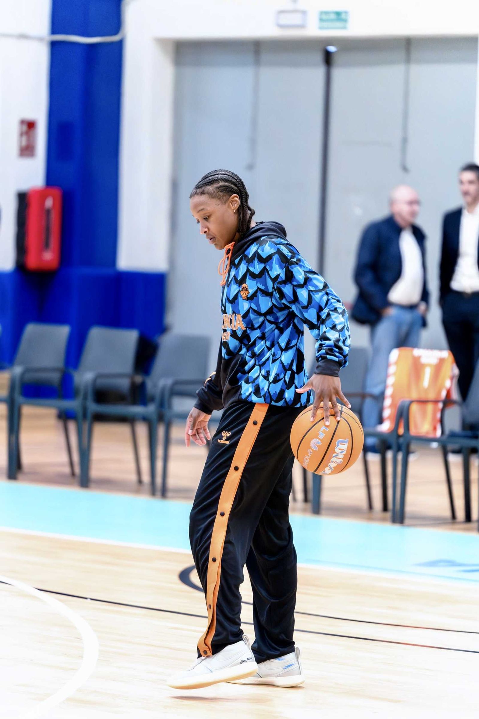 Apoteosis en Estepona; cae el campeón Valencia (67-66)