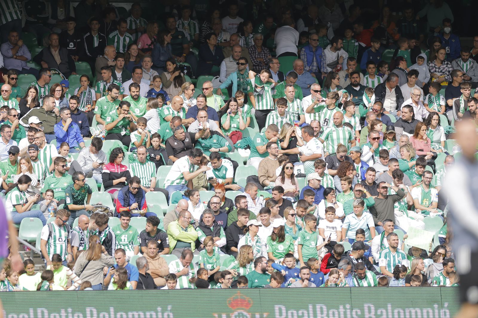 Búscate en las fotos del Betis-Osasuna