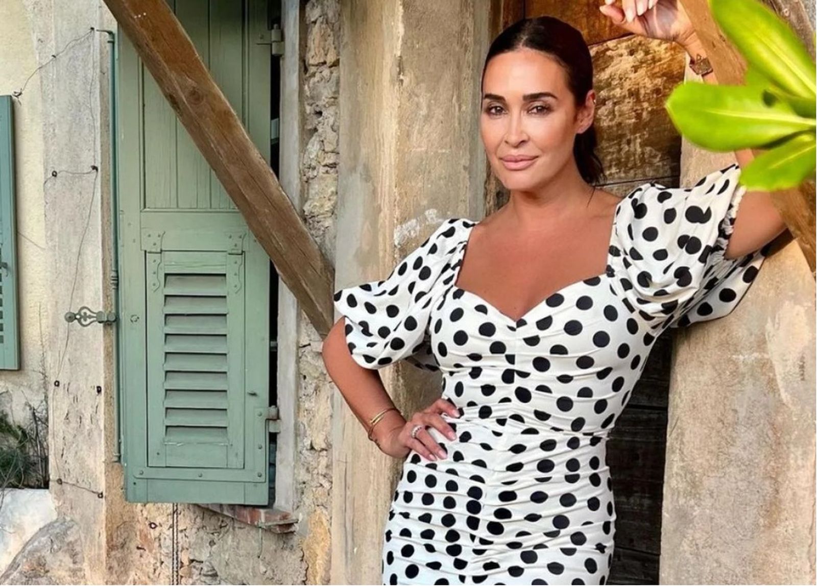 Tanto para la noche del pescaíto como para alternar el traje de flamenca, los diseños de lunares se convierten en el look 'oficial' de la Feria de Abril.