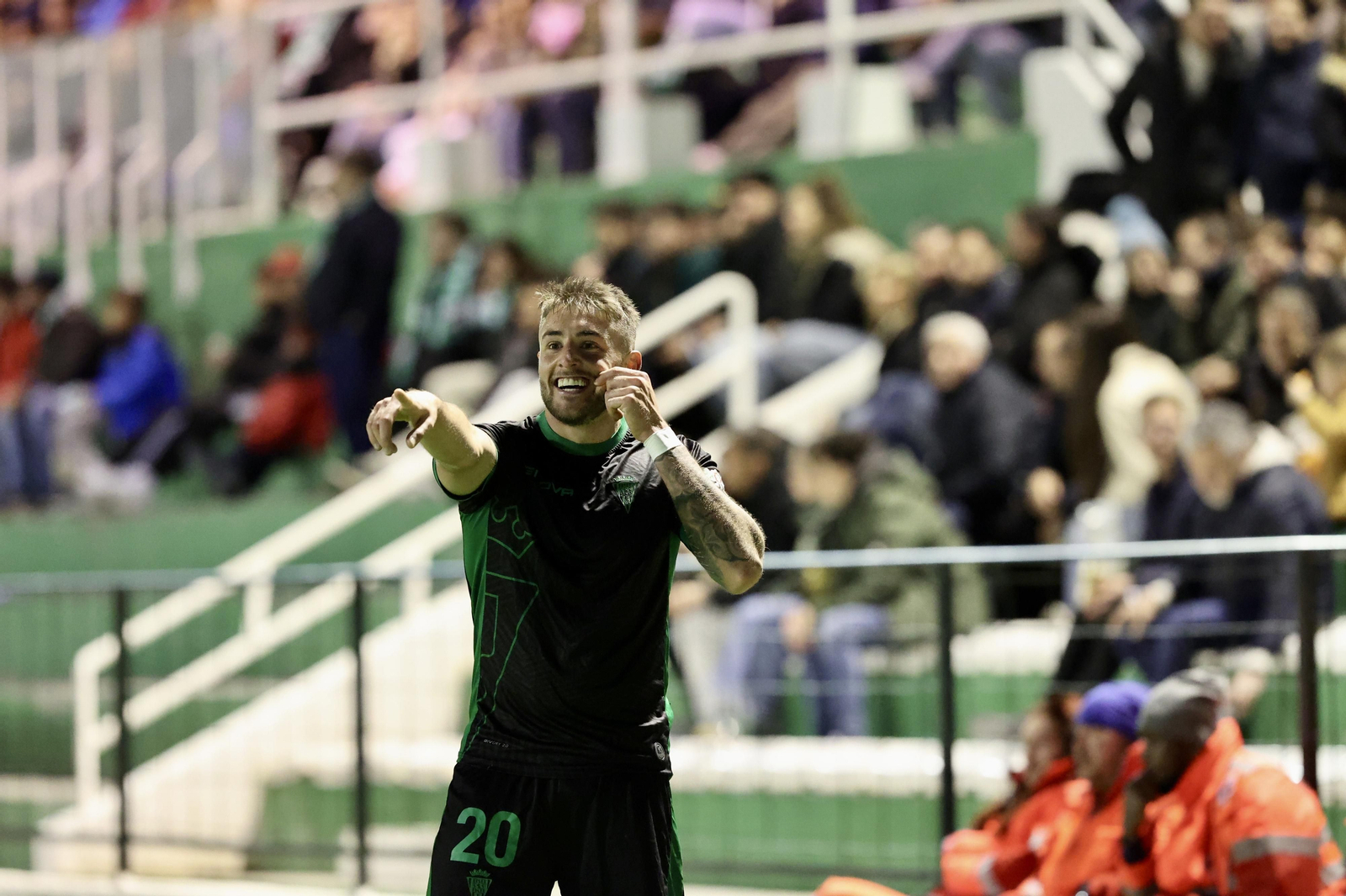 Las mejores fotos del ambiente en El Maulí para el Antequera - Córdoba CF