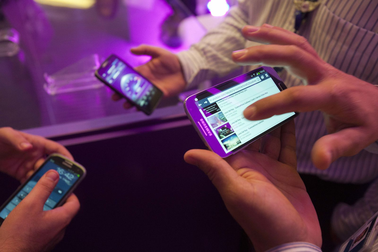 Motril mejora su conexión a través de los móviles.