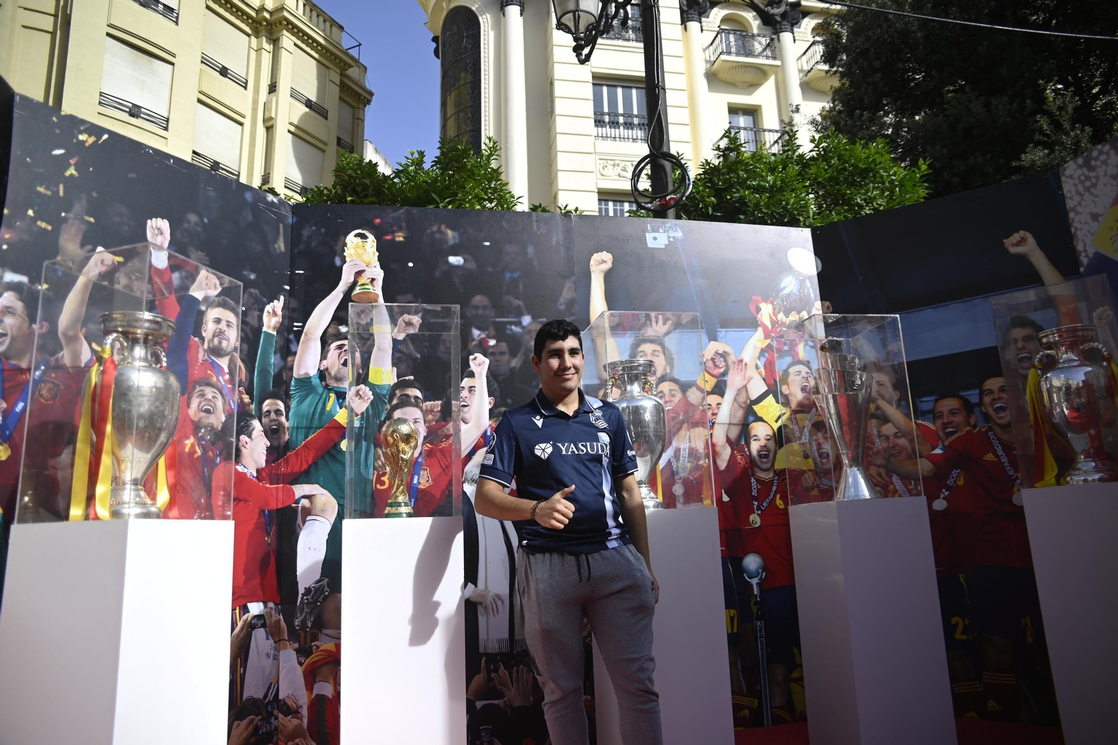 Las mejores fotos del inicio de la 'fan zone' de la selección española en Córdoba