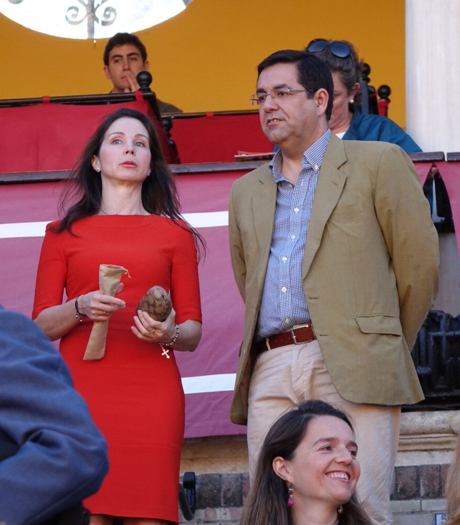 Mercedes Alaya y Jorge Castro, en la Plaza de la Maestranza.