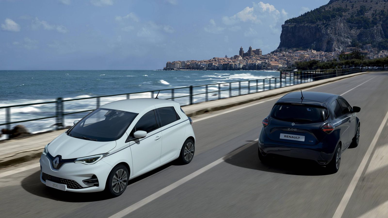 Hoy el Zoe tiene apellido, E-Tech, y está a la venta con dos versiones que difieren entre sí por su potencia. En algunos países ha habido versiones especiales que no han llegado a España.