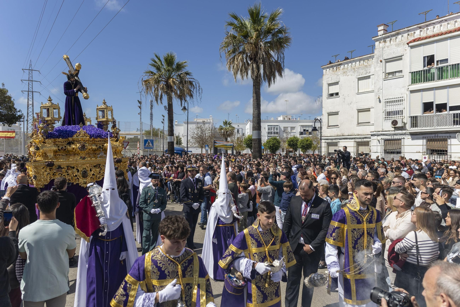 En imágenes, Gran Poder adeanta su salida y recorta su recorrido en el Miércoles Santo de la Semana Santa 2025 de San Fernando