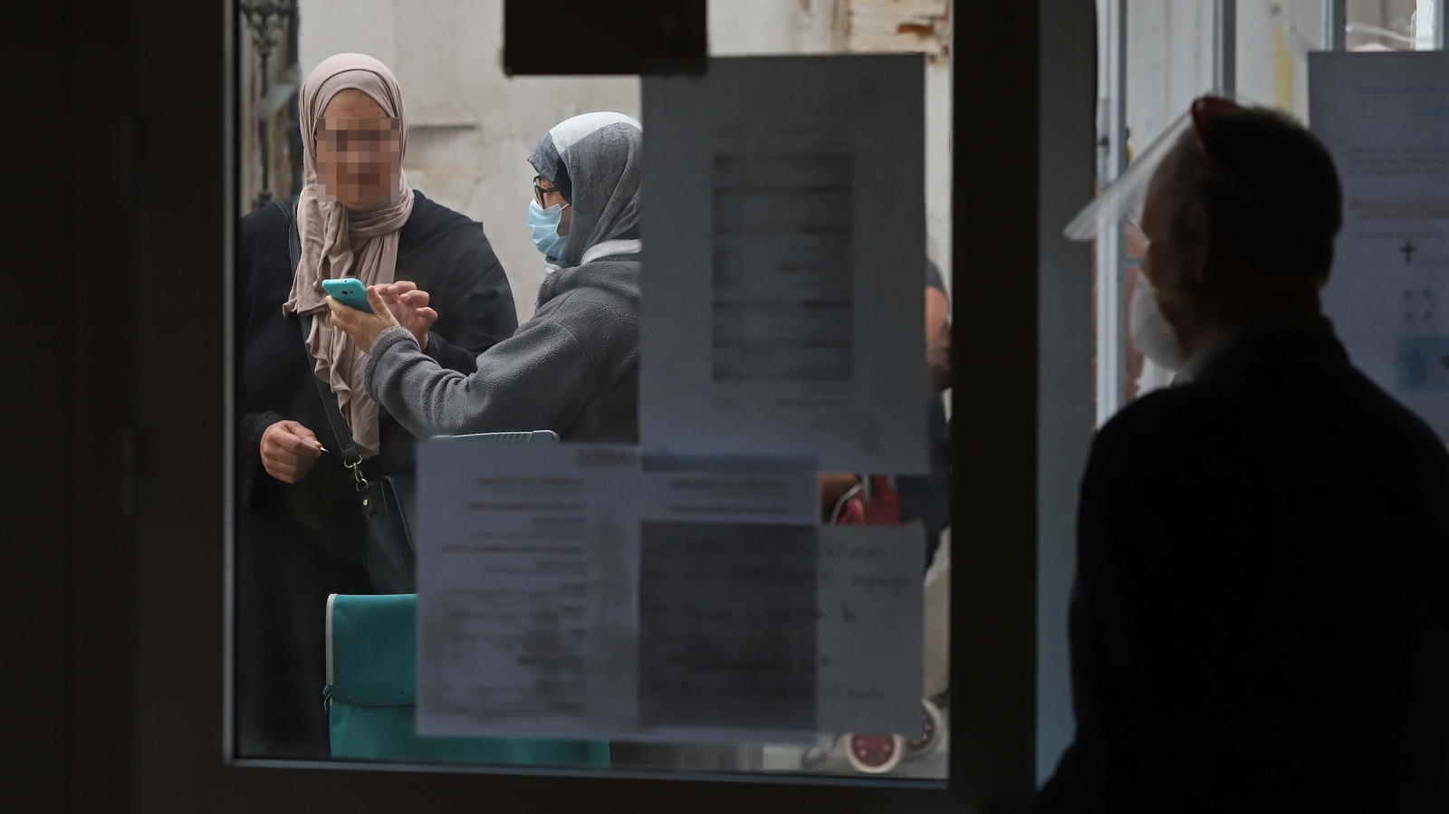 Reparto de alimentos de Cáritas en Algeciras