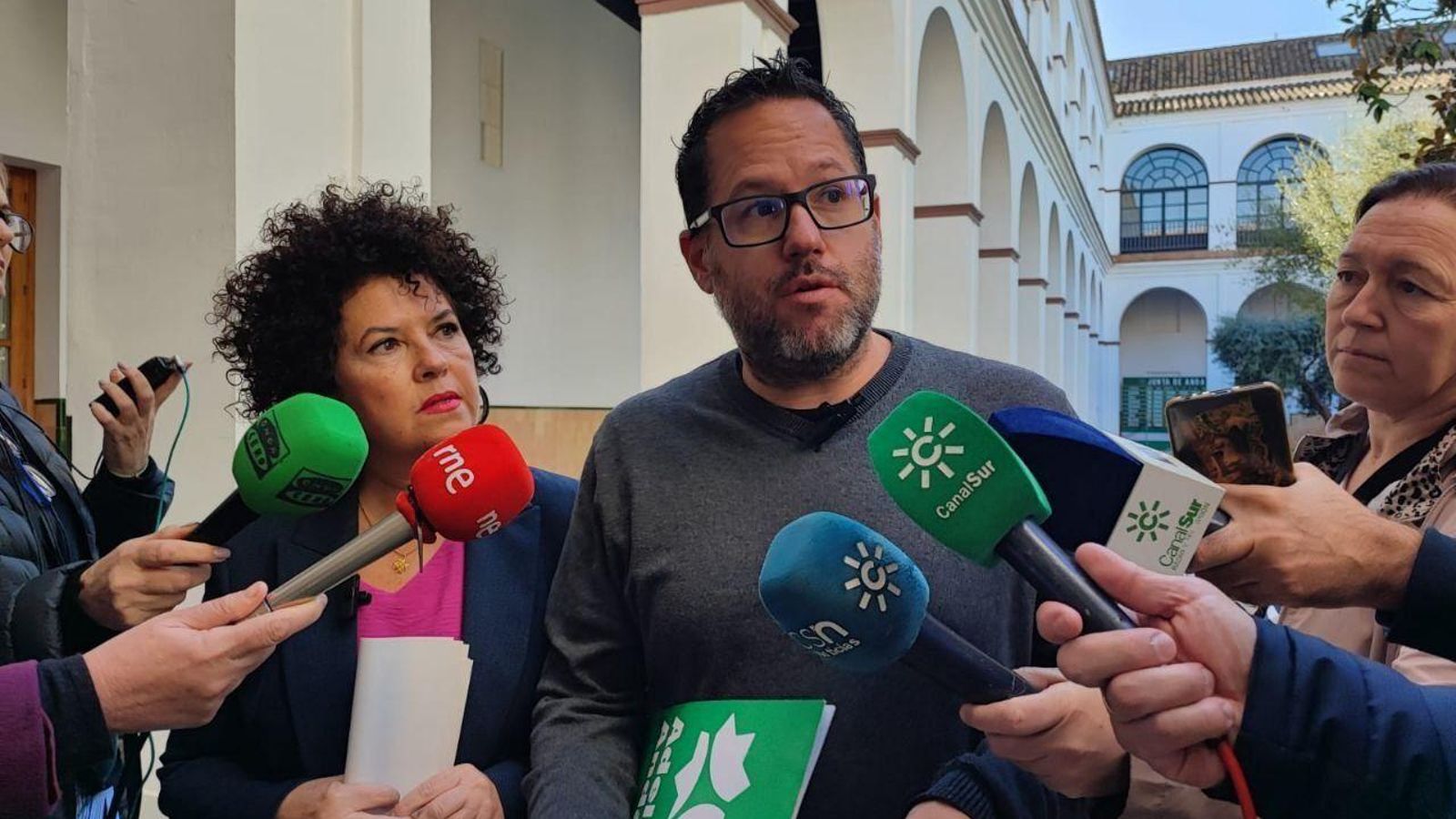 José Ignacio García y Maribel Mora en el Parlamento de Andalucía.