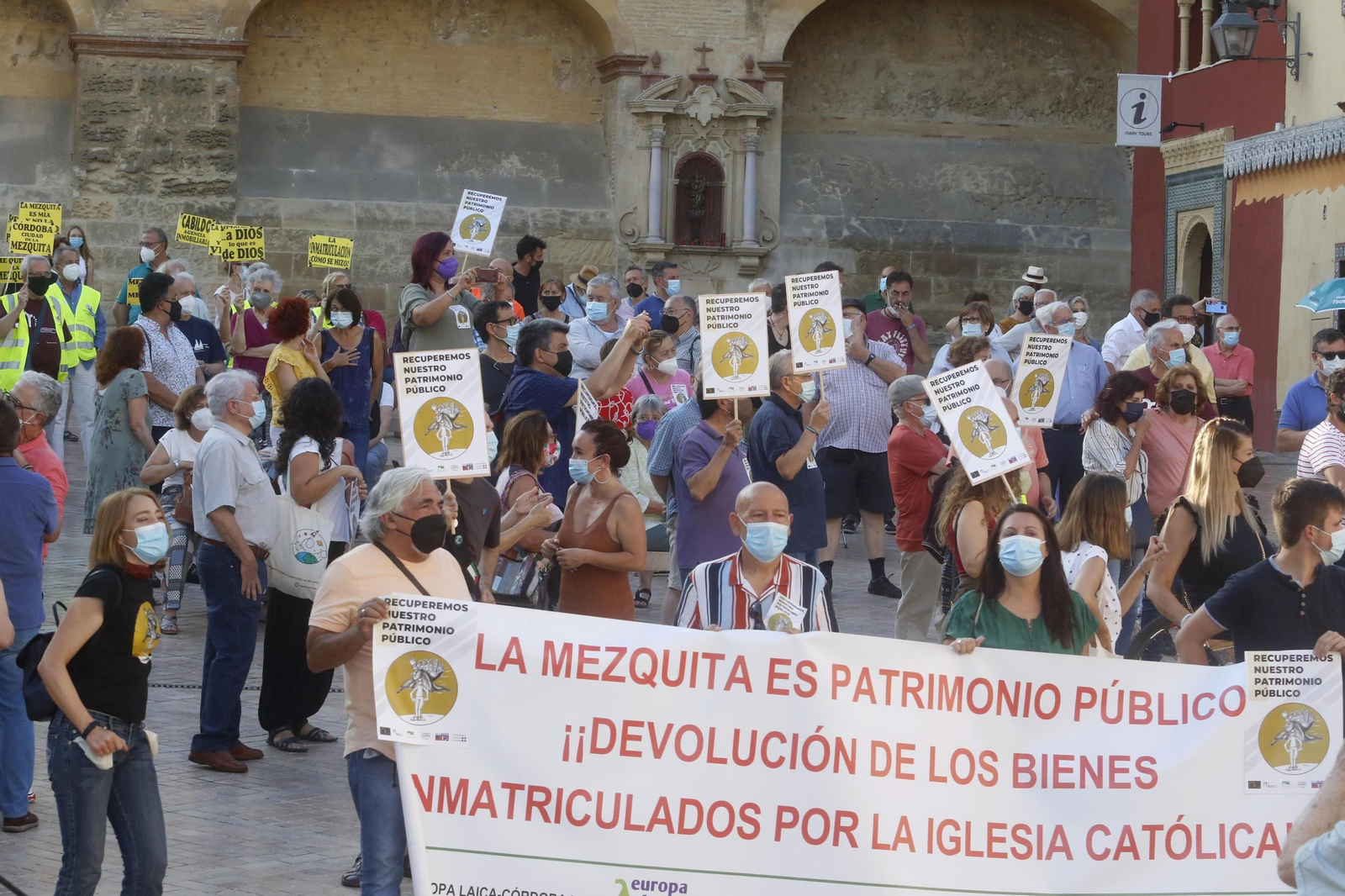 La protesta contra las inmatriculaciones de la Iglesia en Córdoba, en fotografías