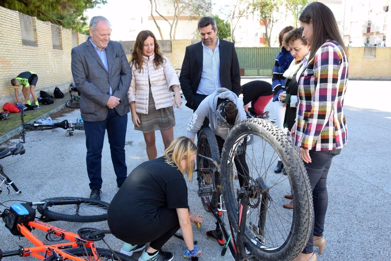 La delegada de Educación, Remedios Palma, ayer en el IES Las Salinas.