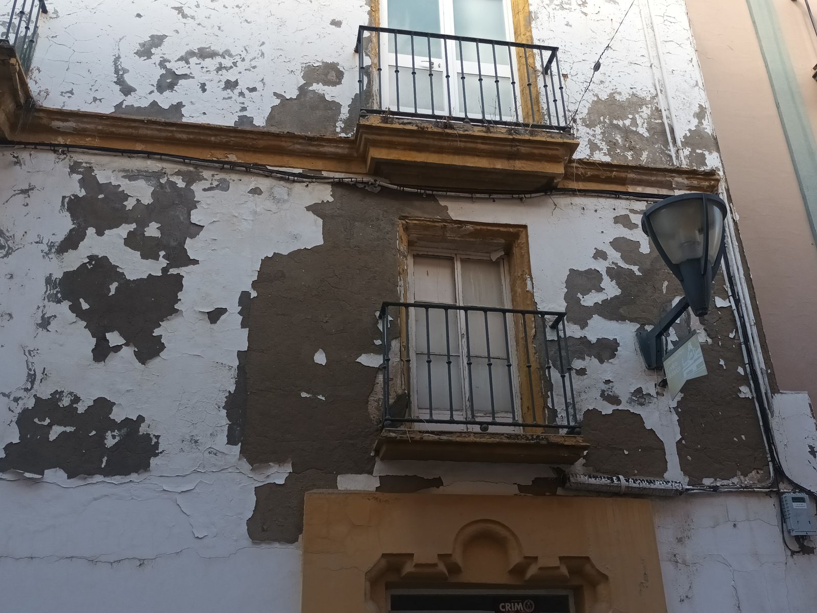 Una imagen de fachadas deterioradas en el casco histórico.