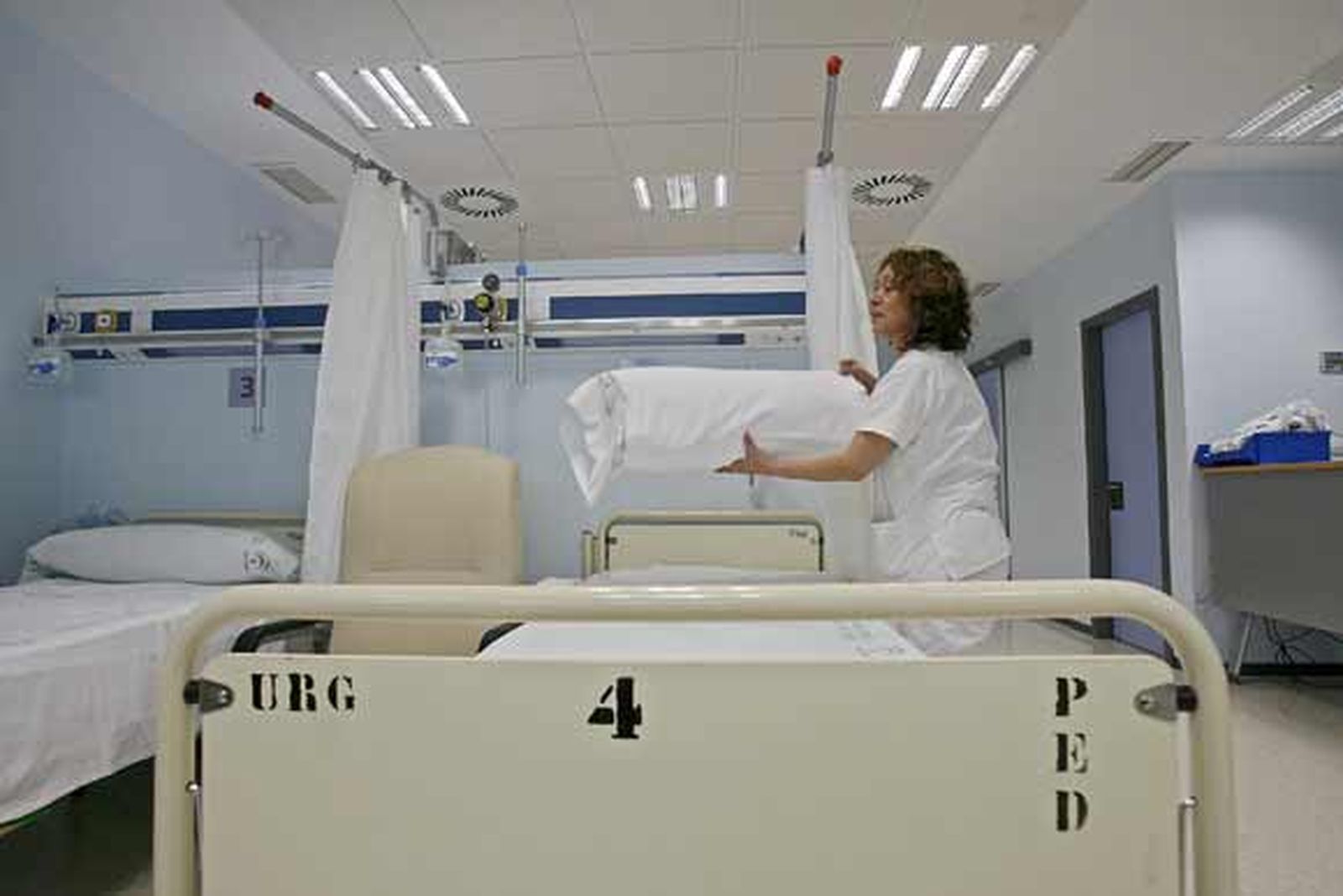 Enfermeras del Puerta del Mar contra el dolor en niño operados