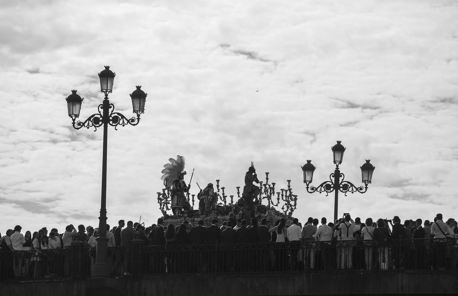 La Hermandad de la Estrella en blanco y negro