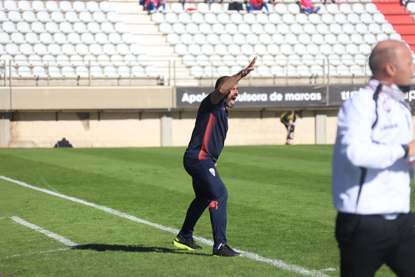 Salva Ballesta hace indicaciones en el Algeciras-Balona.