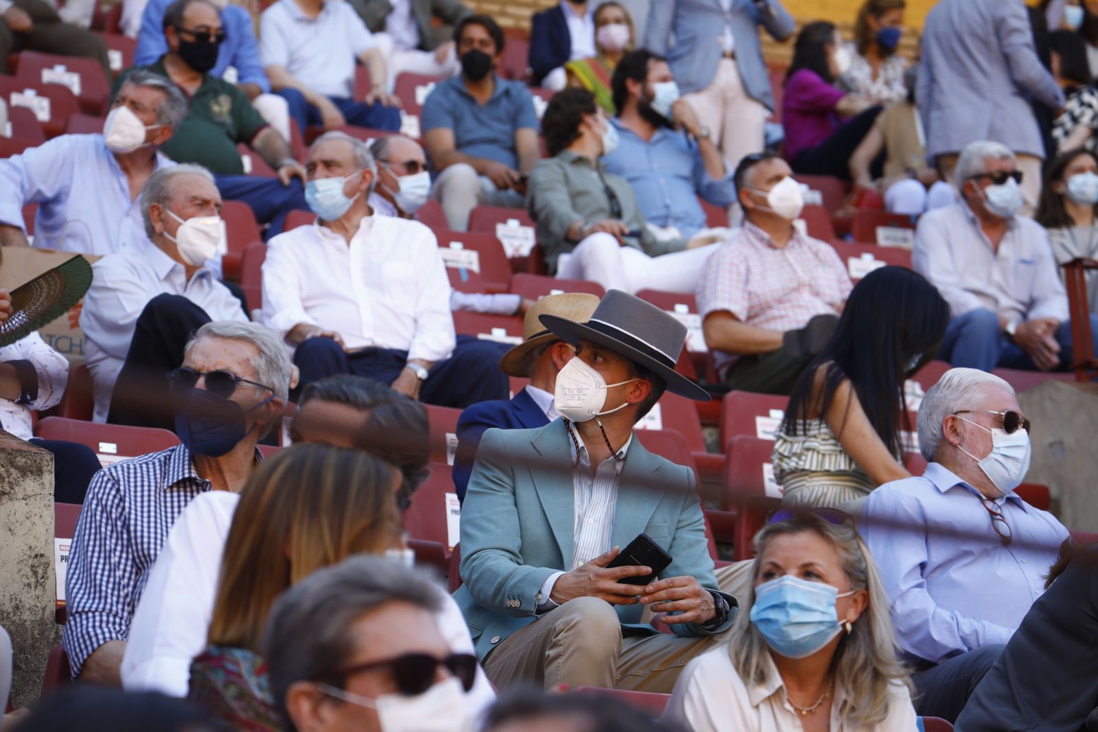 Las fotografías de la corrida mixta de la Feria Taurina de Córdoba con Roca Rey, Aguado y Ventura