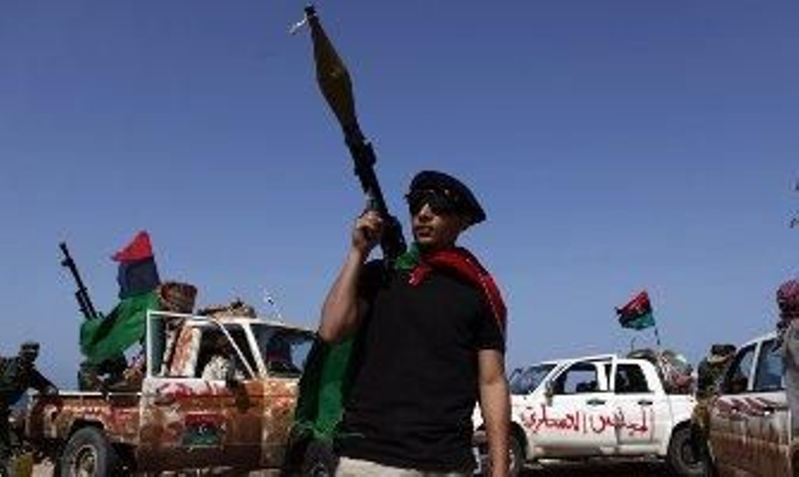 Los rebeldes libios toman Ras Lanuf y continúan avanzando hacia el oeste