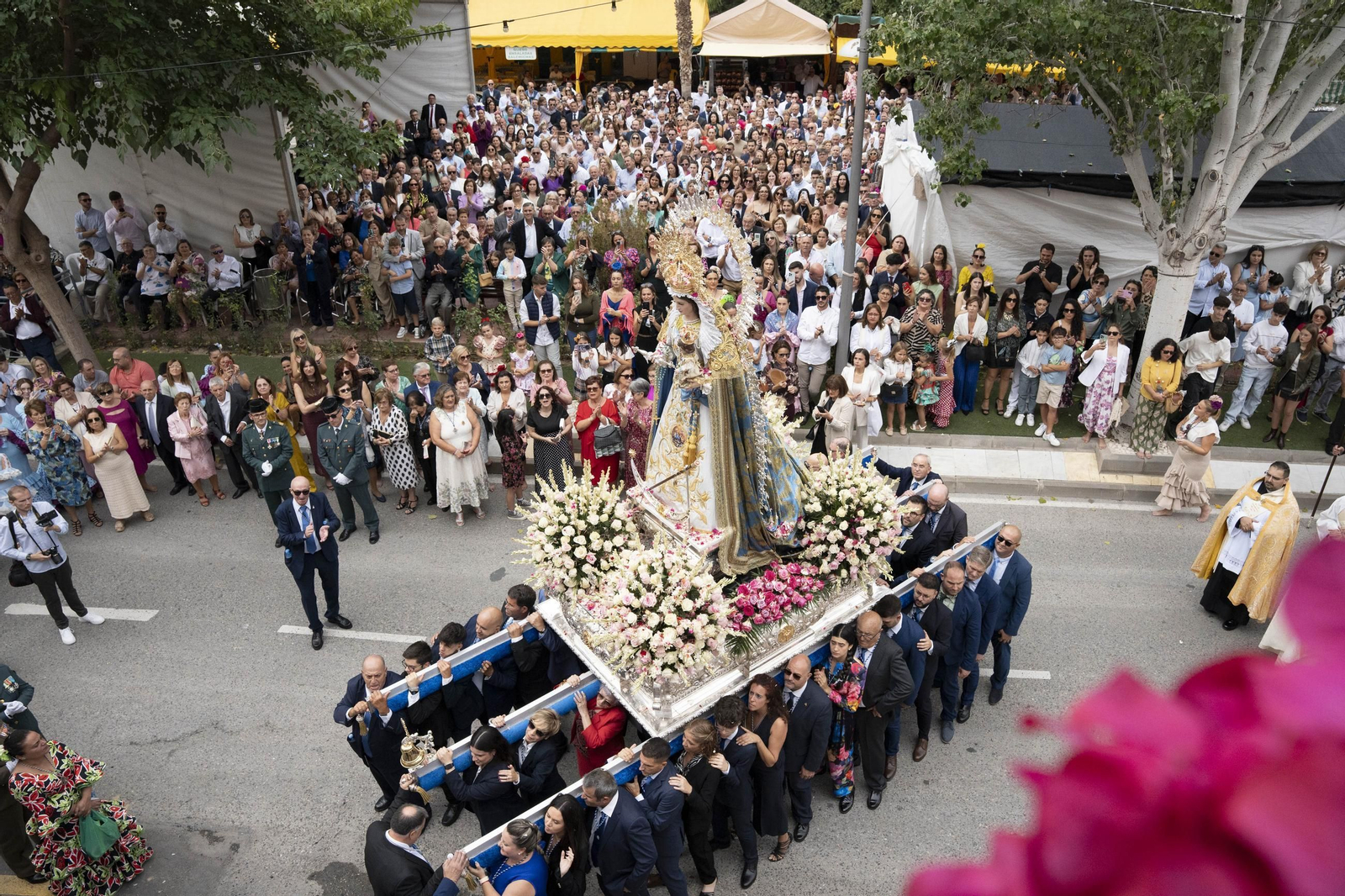 Las imágenes de la misa y procesión en Macael por las fiestas en honor a Nuestra Señora del Rosario