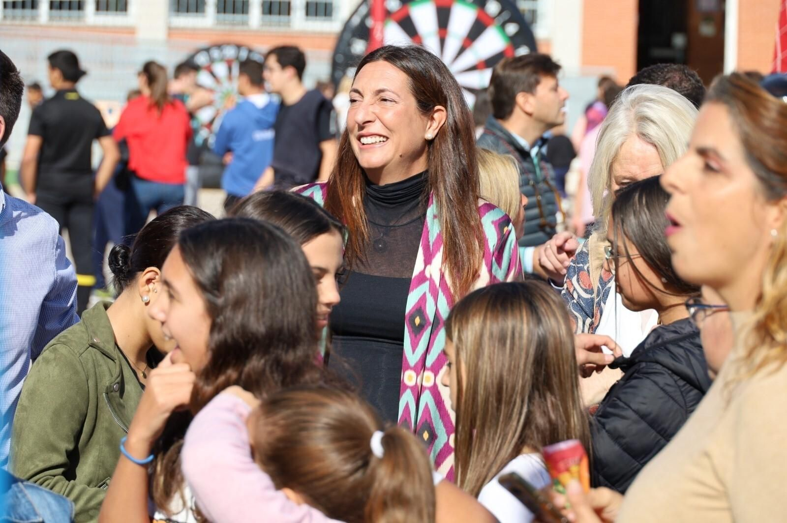La Consejera de Inclusión Social, Juventud, Familias e Igualdad, Loles López, y la delegada del Gobierno de la Junta en Cádiz, en un acto con niños en la provincia gaditana. La Consejera de Inclusión Social, Juventud, Familias e Igualdad, Loles López, y la delegada del Gobierno de la Junta en Cádiz, en un acto con niños en la provincia gaditana.