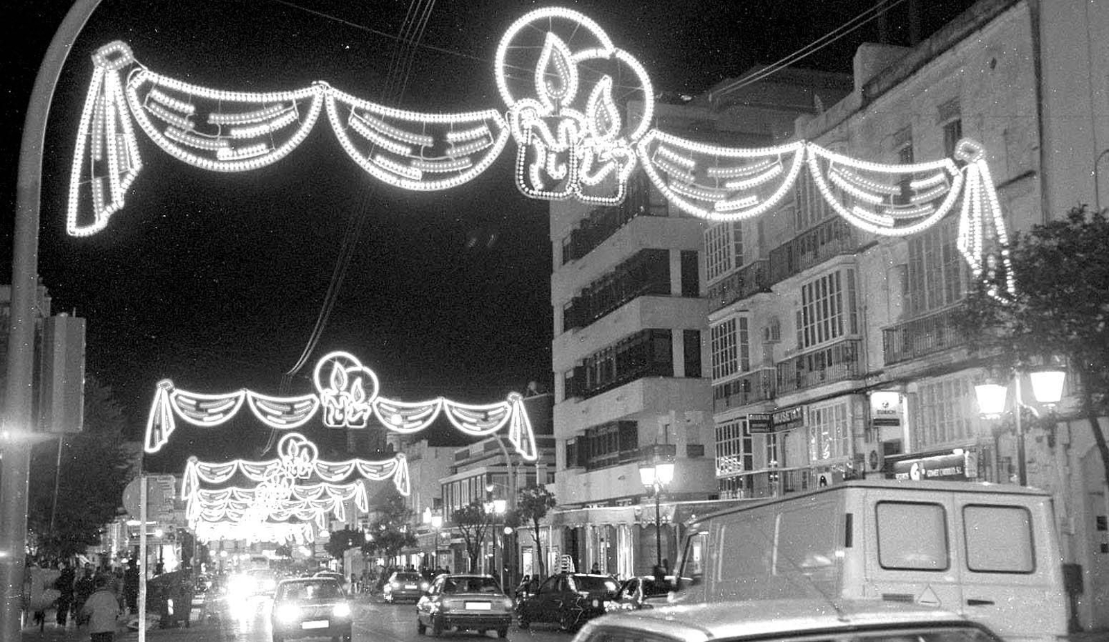 Navidad del año 2000: los arcos que alumbraban la calle Real