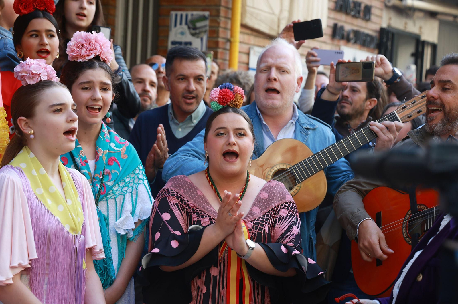 Las mejores imágenes de los peregrinos en la salida de Emigrantes
