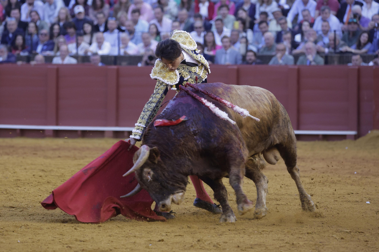 Las imágenes de la quinta corrida de abono en la Maestranza de Sevilla