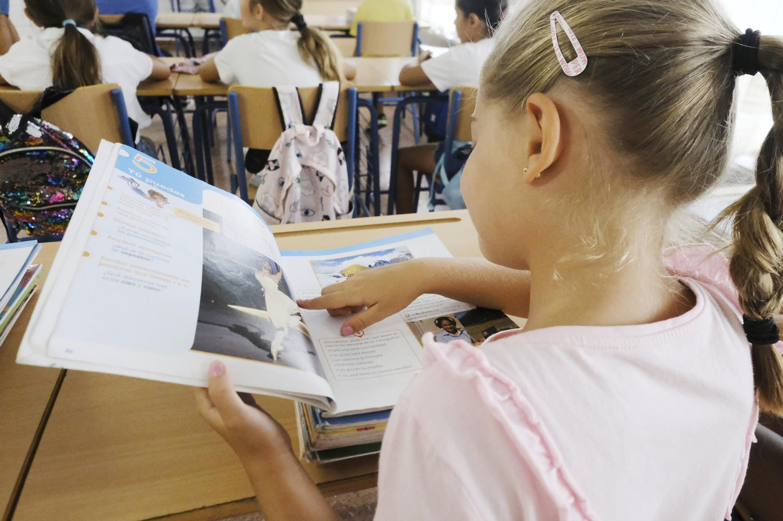 Las imágenes de la vuelta al cole en Córdoba: reencuentros, nervios y mucha ilusión