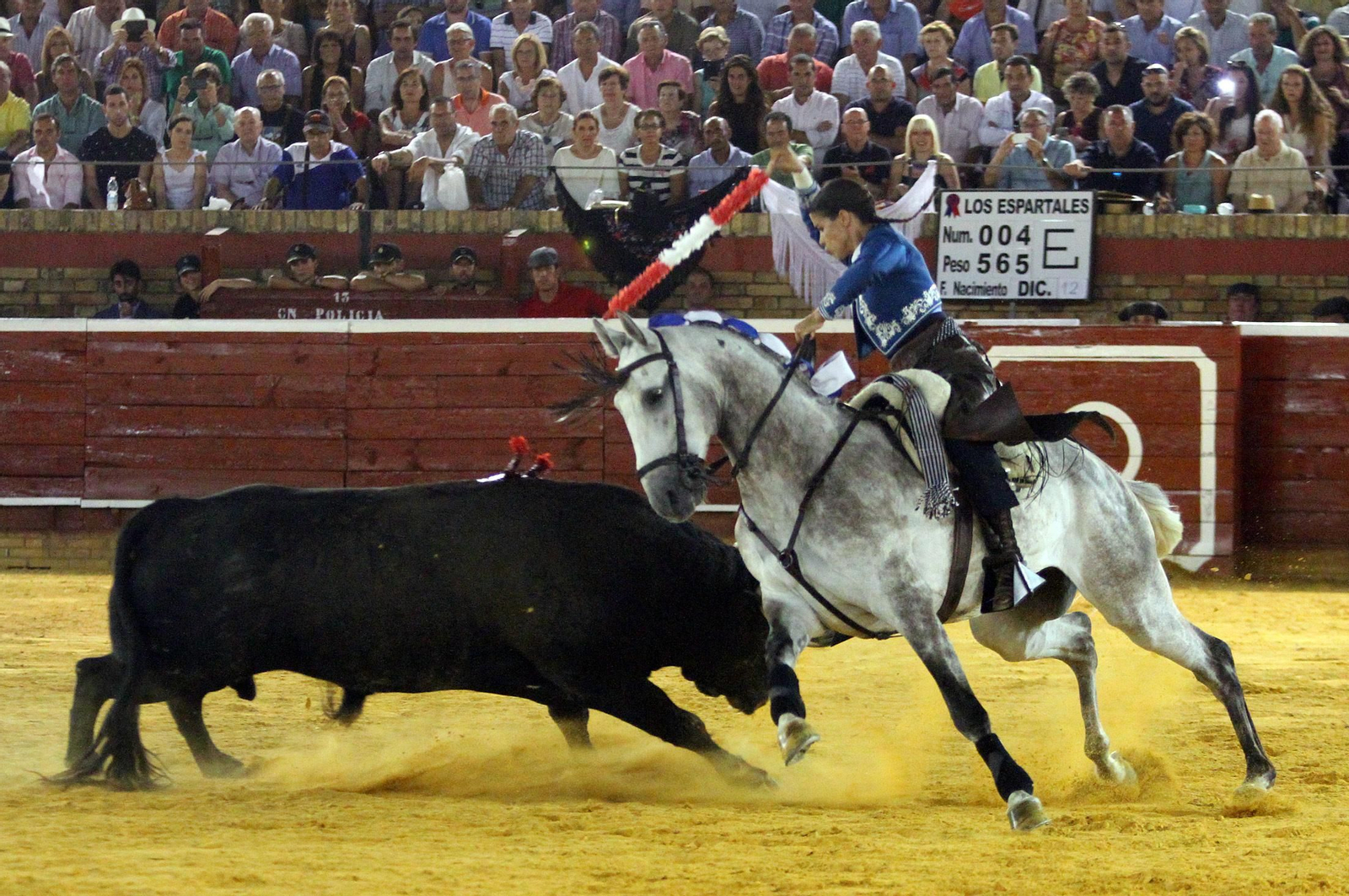 Imágenes de la corrida de rejones de Pablo Hermoso de Mendoza, Andrés Romero y Lea Vicens.