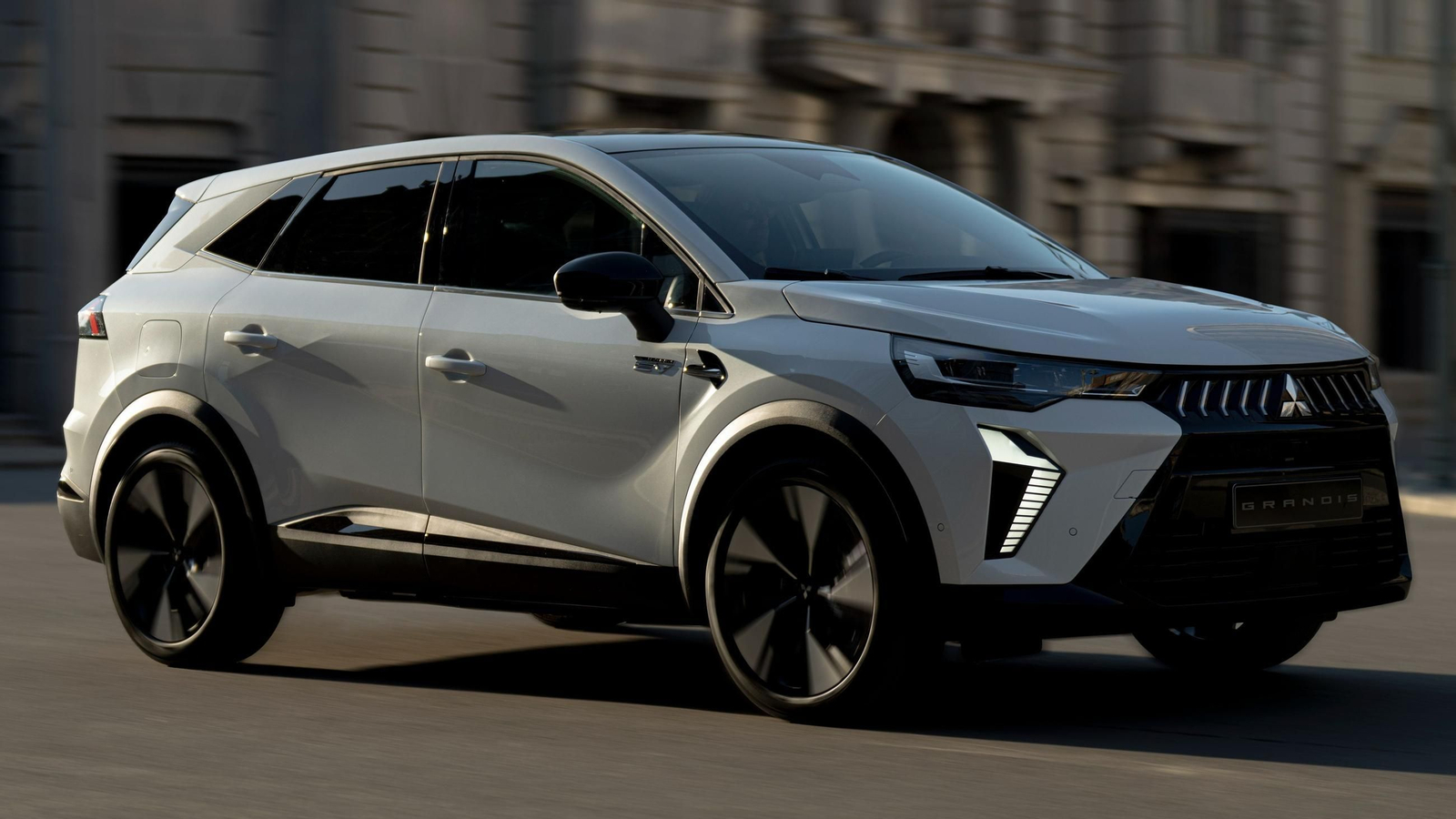 Mitsubishi Grandis, un SUV compacto con el encanto de la versatilidad