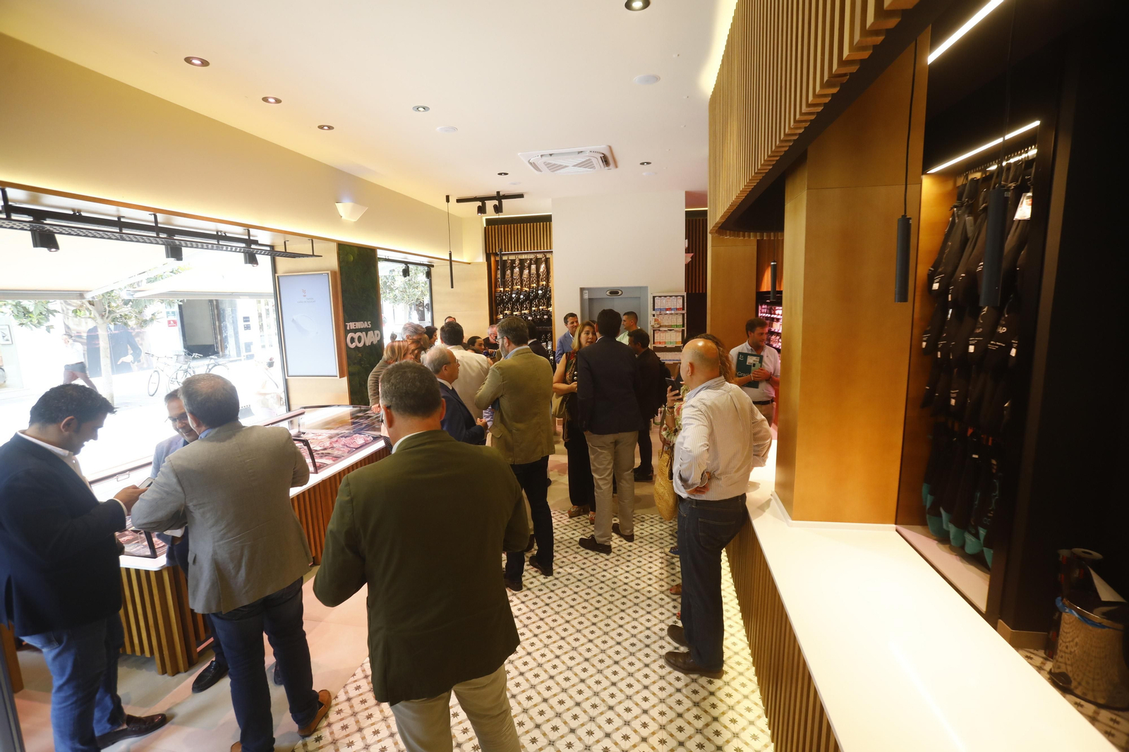 La inauguración de D'Tapas, de Covap, en Córdoba, en imágenes