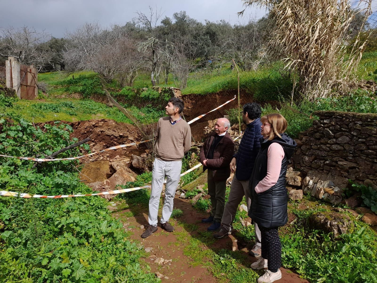 Representantes de la Diputación visitan la zona afectada en Arroyomolinos de León