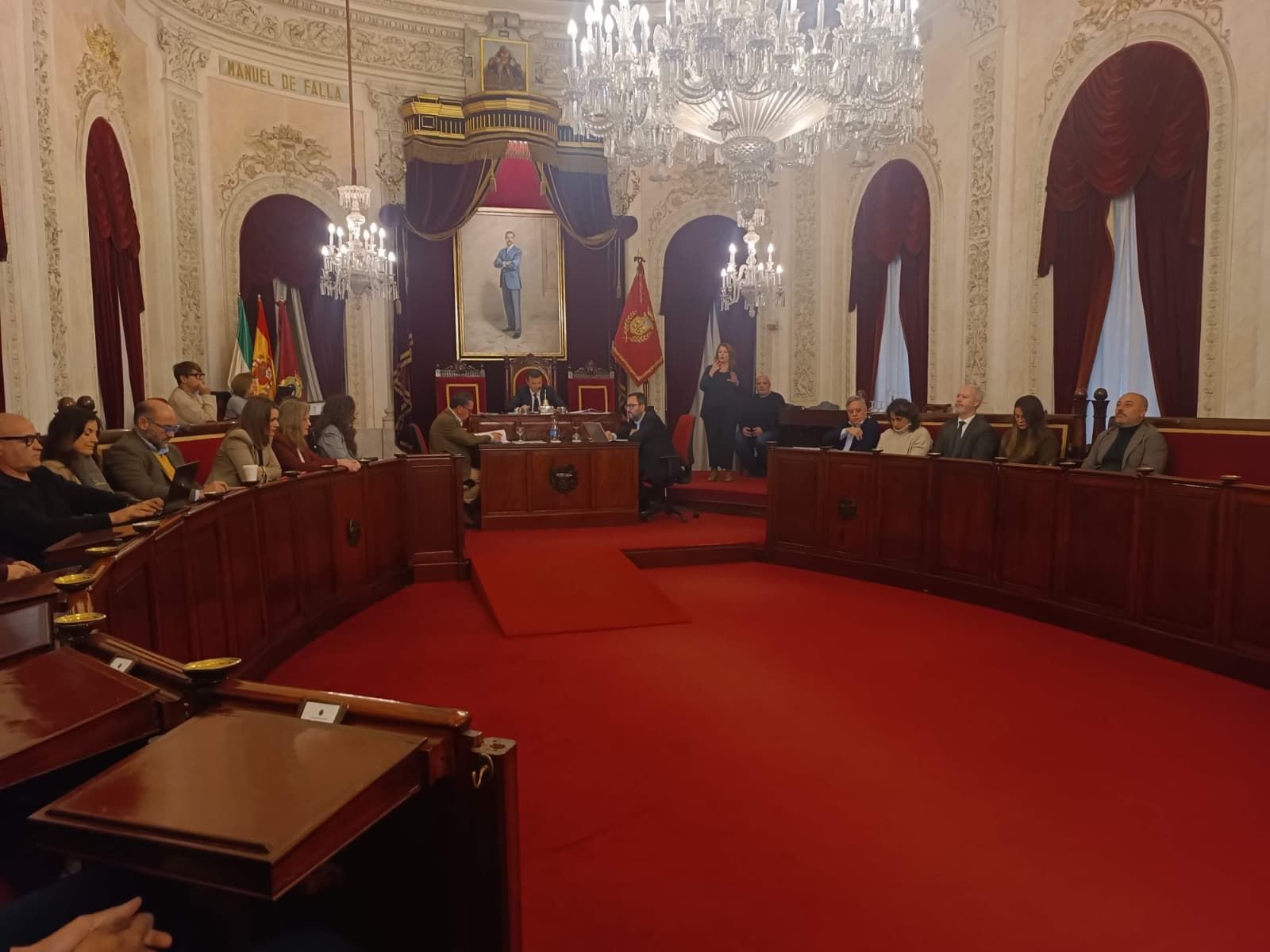El Salón de Plenos del Ayuntamiento de Cádiz durante el Pleno Extraordinario de presupuestos 2026.