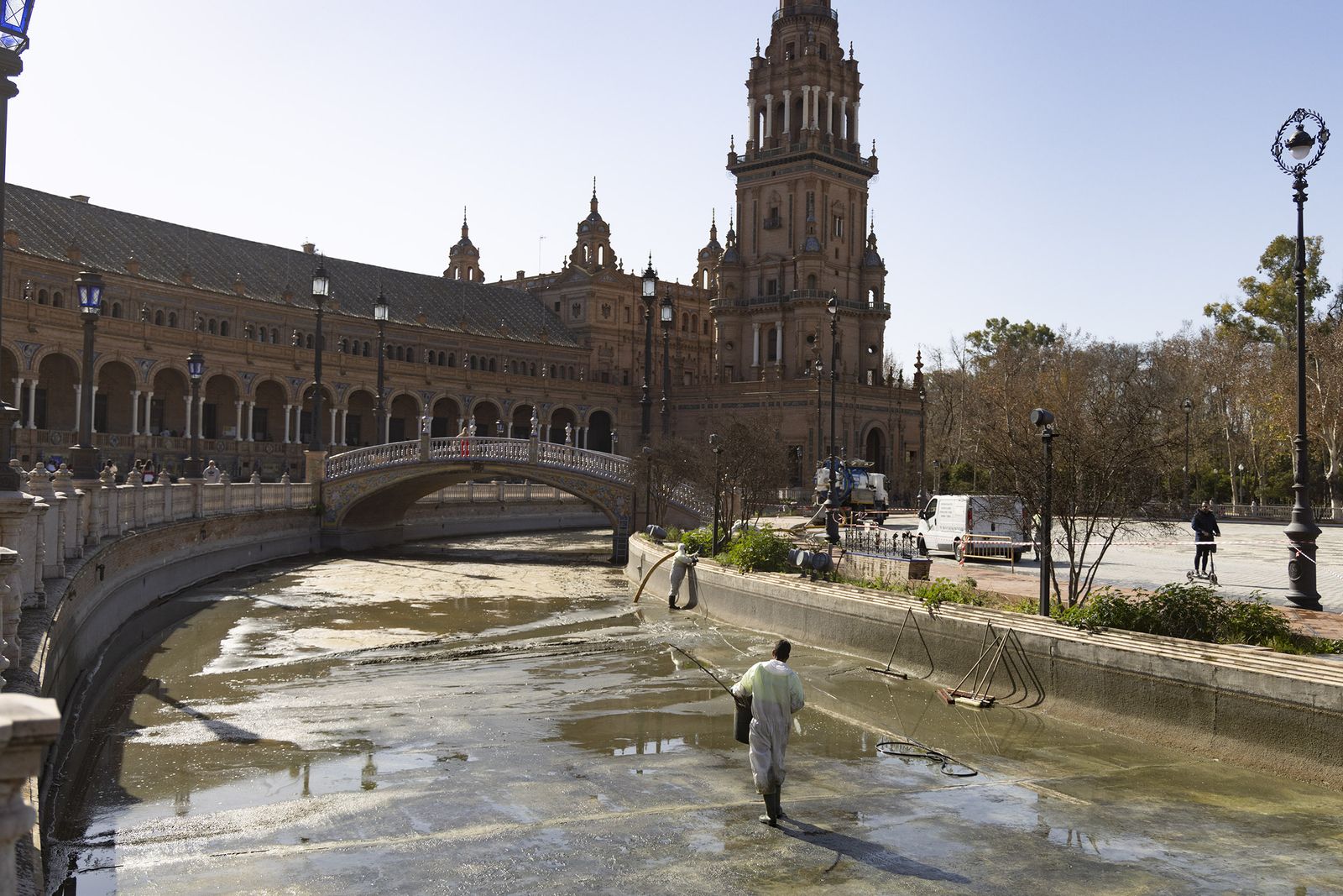 El insólito estado de la Plaza de España de Sevilla, en imágenes