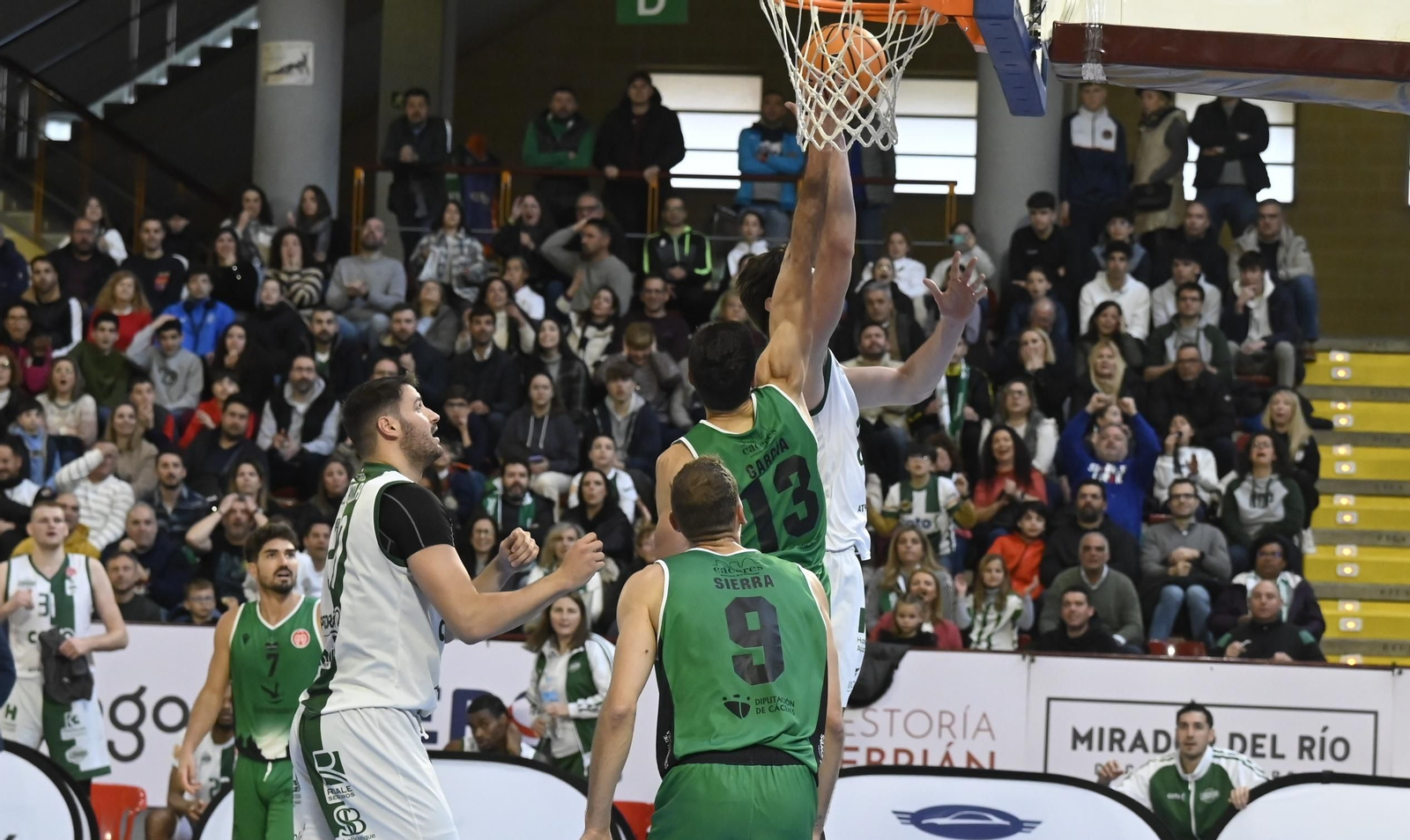 Las mejores fotos del ambiente en Vista Alegre para el Coto Córdoba - Cáceres
