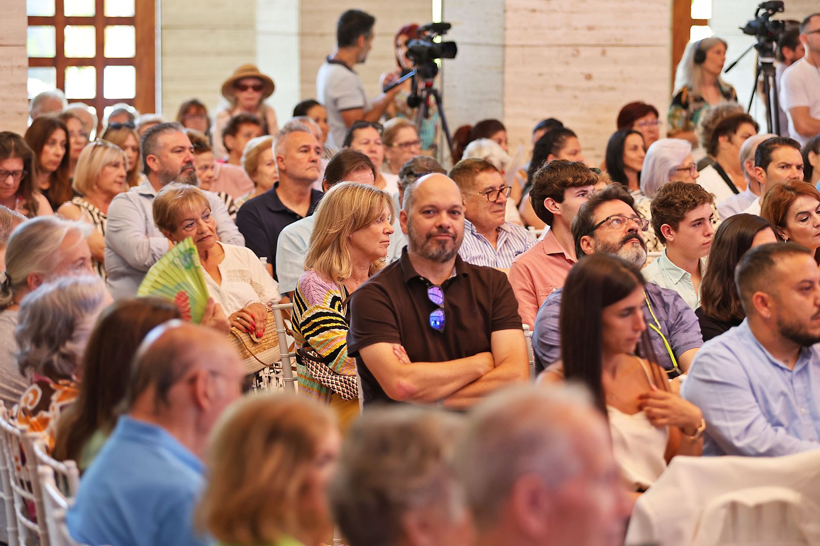 Imágenes de la celebración del primer aniversario del Gobierno Local de Pilar Miranda en el consistorio onubense.
