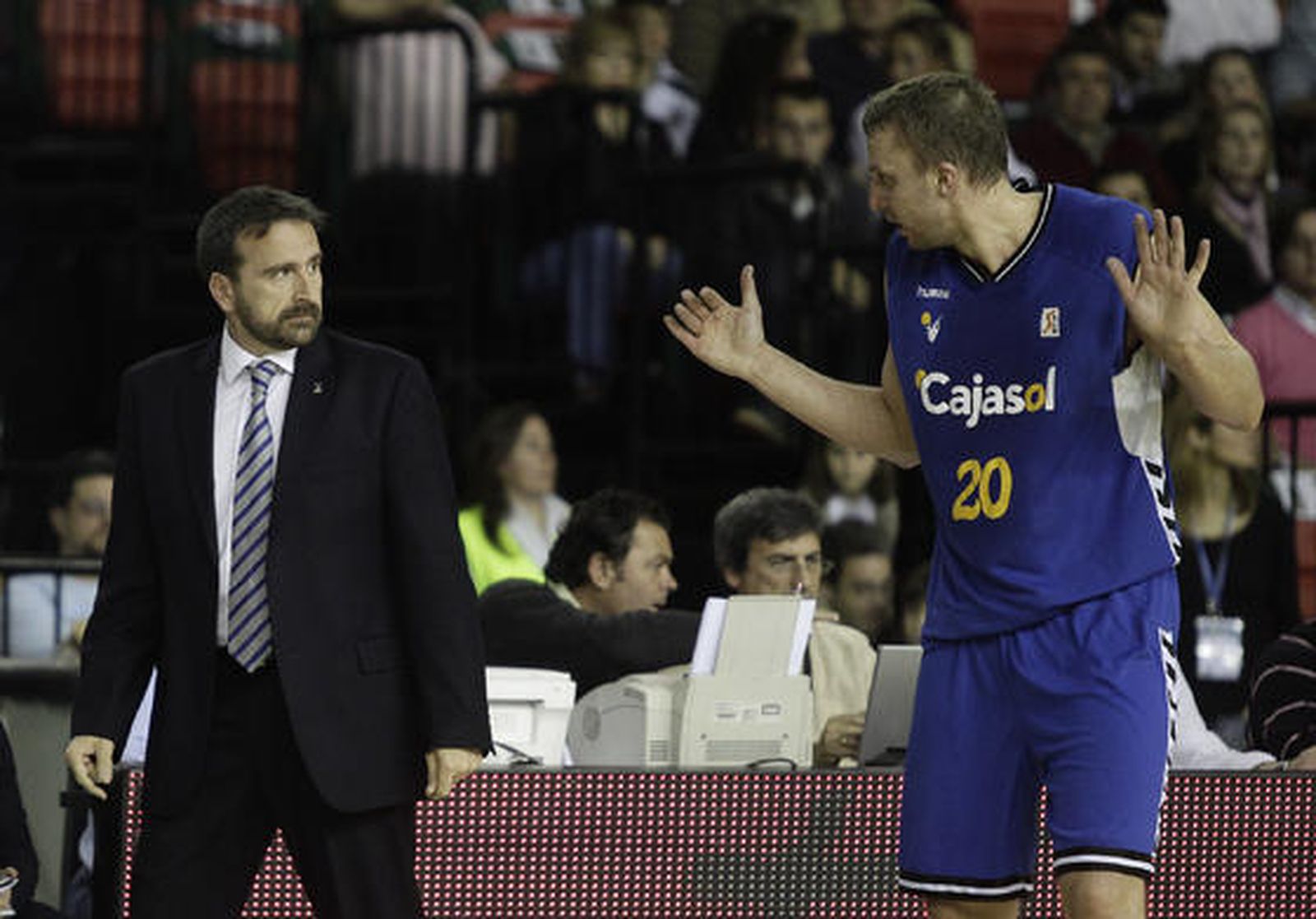 El Cajasol no logra imponerse al Granada.

Foto: Antonio Pizarro, EFE