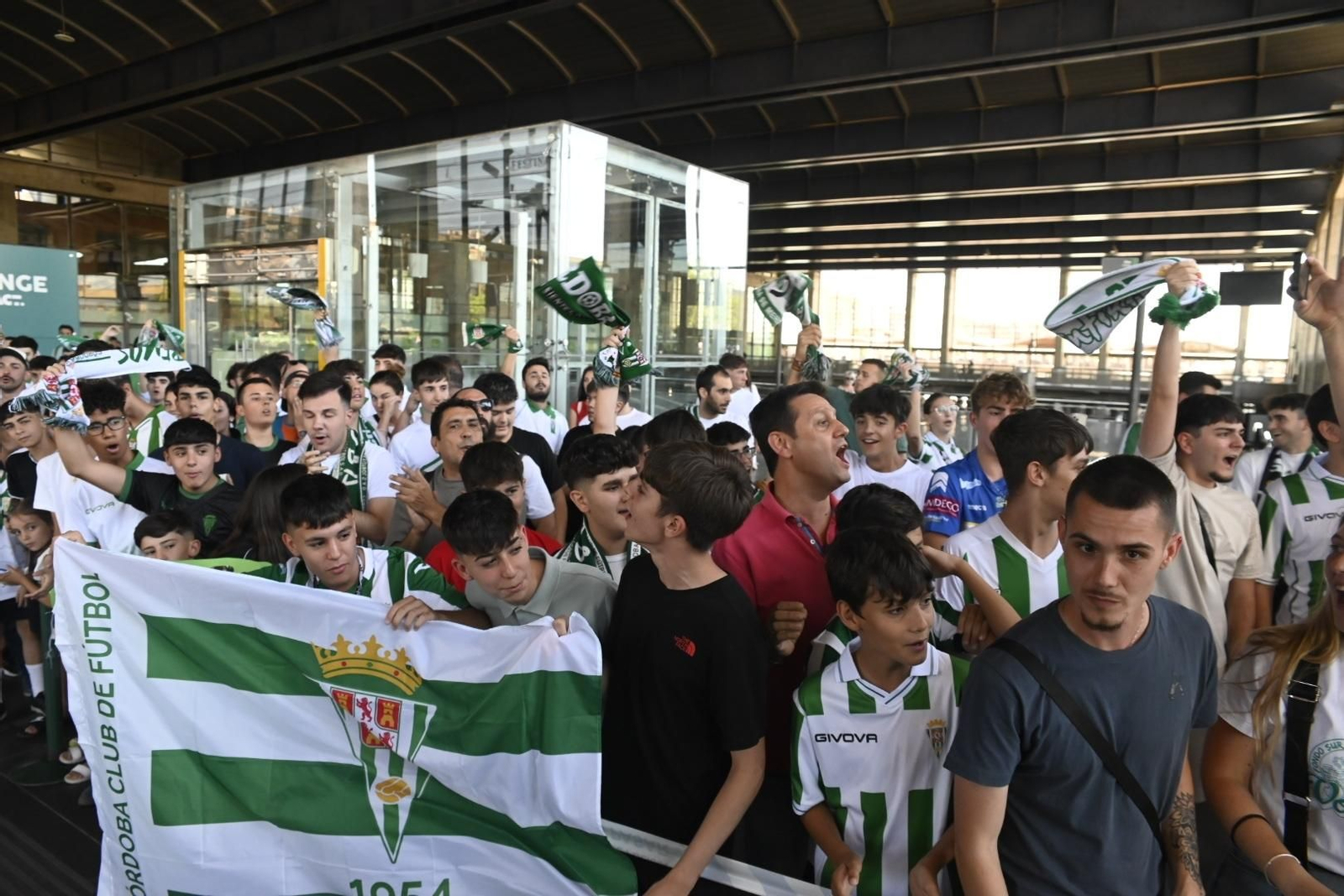 Las mejores fotos de la despedida al Córdoba CF antes de su viaje a Barcelona