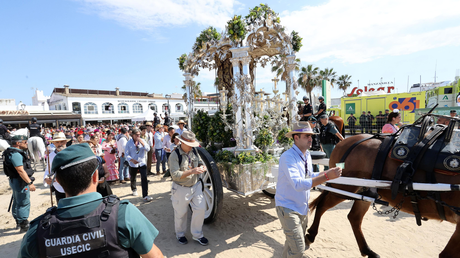 Embarque de la Hermandad de Jerez en Bajo de Guía Embarque de la Hermandad de Jerez en Bajo de Guía