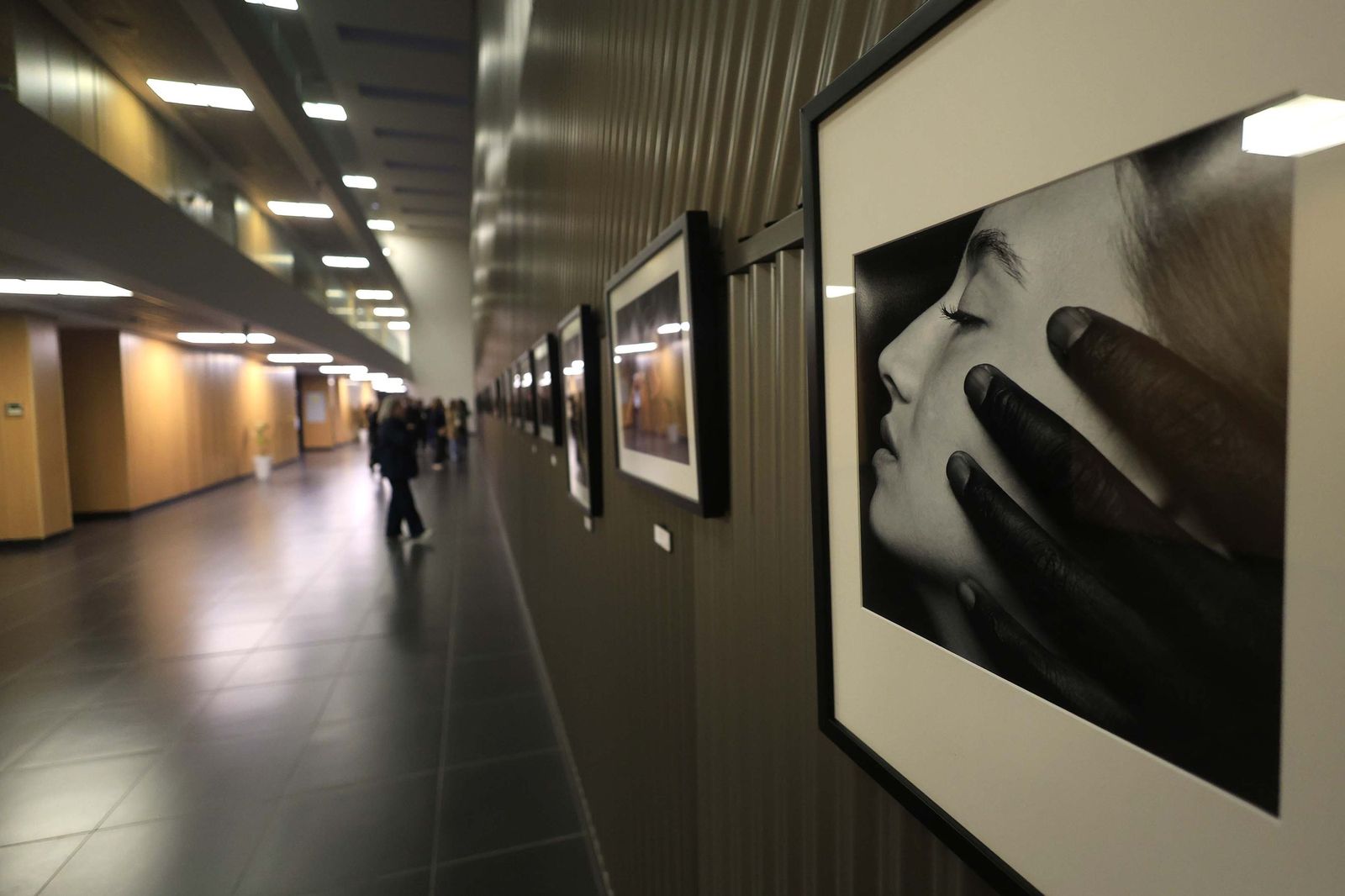 Fotos de las exposiciones "Testimonio de guerra" y "I Concurso Internacional de Fotografía Iulia Traducta" en el Congreso Andaluz de Fotografía en Algeciras