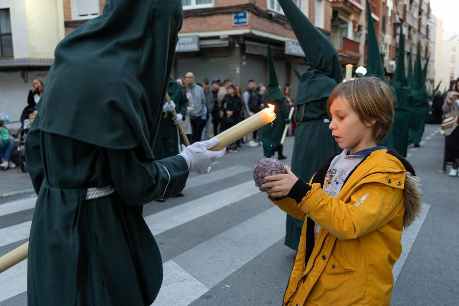 Las cofradías de la Vera Cruz, Expiración y Gran Poder lucen sus cortejos en la calle