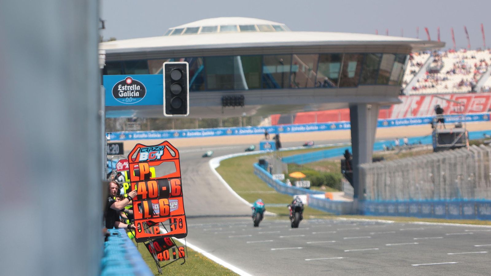 Imágenes de boxes en los entrenamientos del Viernes de Moto2 en Jerez
