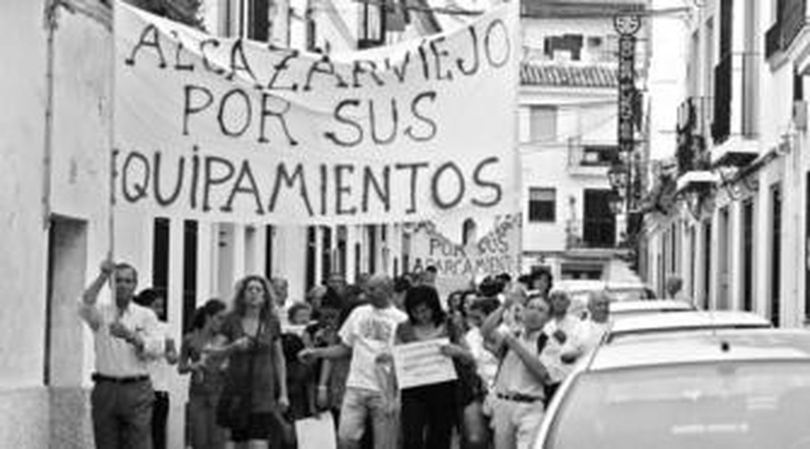 Residentes al comienzo de la protesta, en la calle San Basilio.