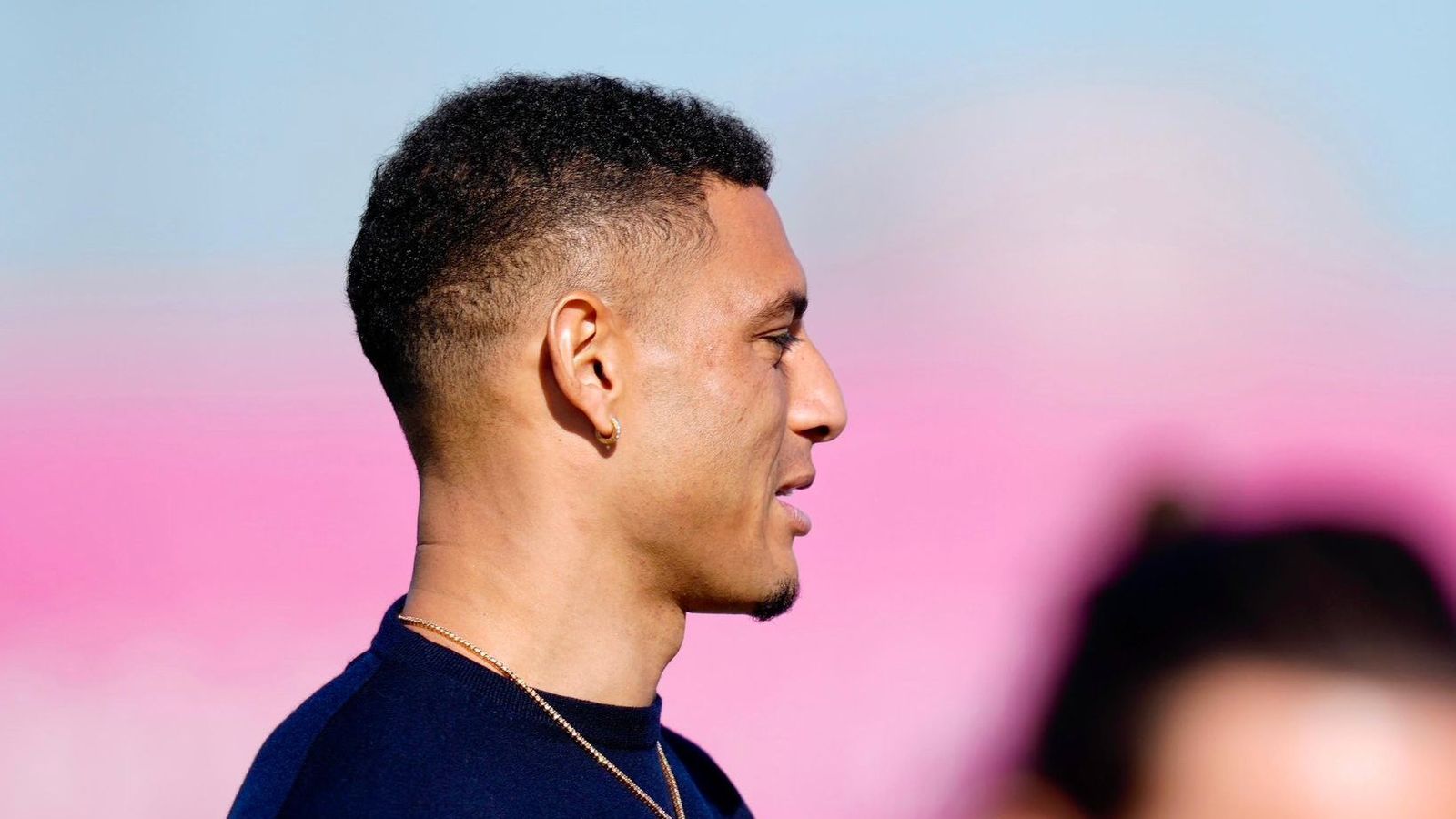 Diego Carlos visita a los jugadores del Sevilla FC