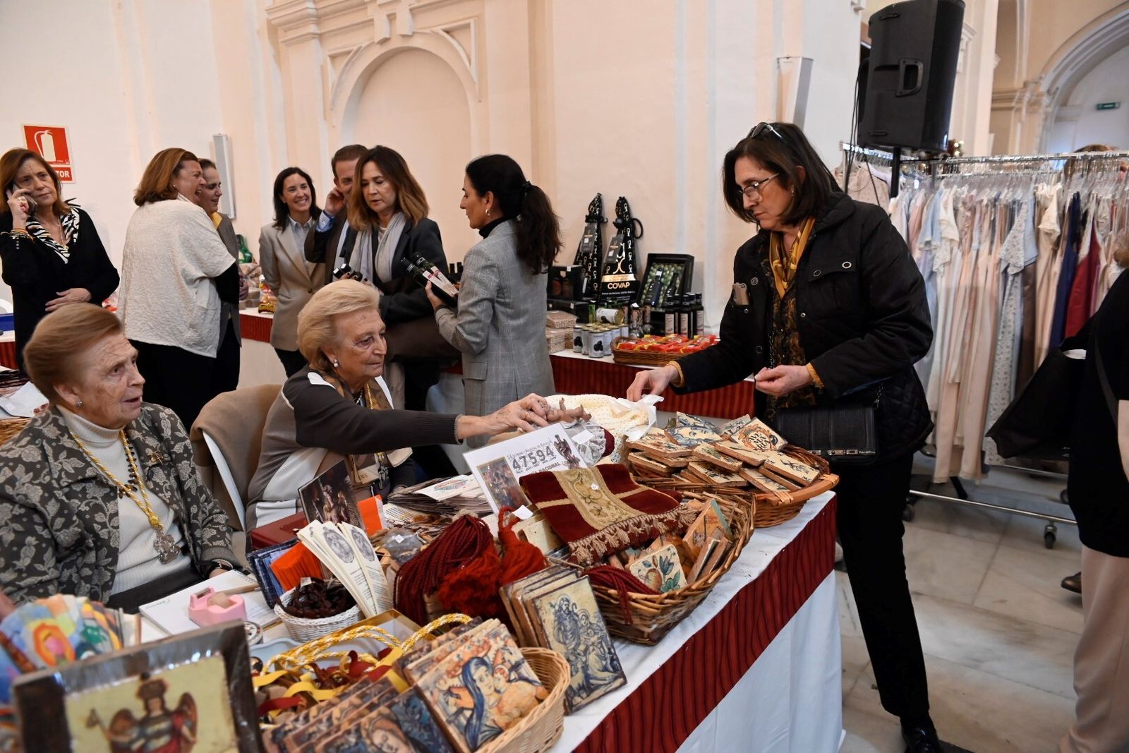 En imágenes, la inauguración del Baratillo de Adevida en Córdoba